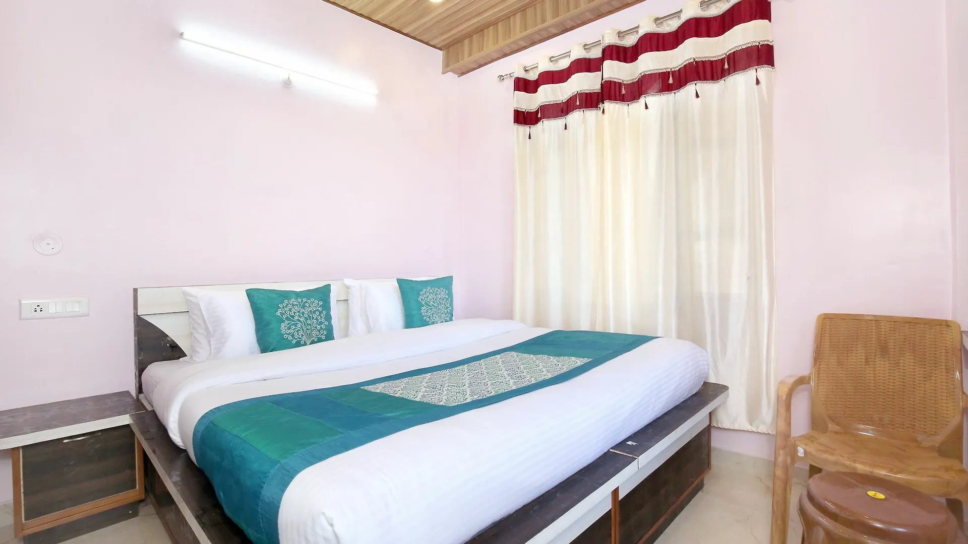 Oyo Home 10230 Hill View 2Bhk Chakkar Shimla